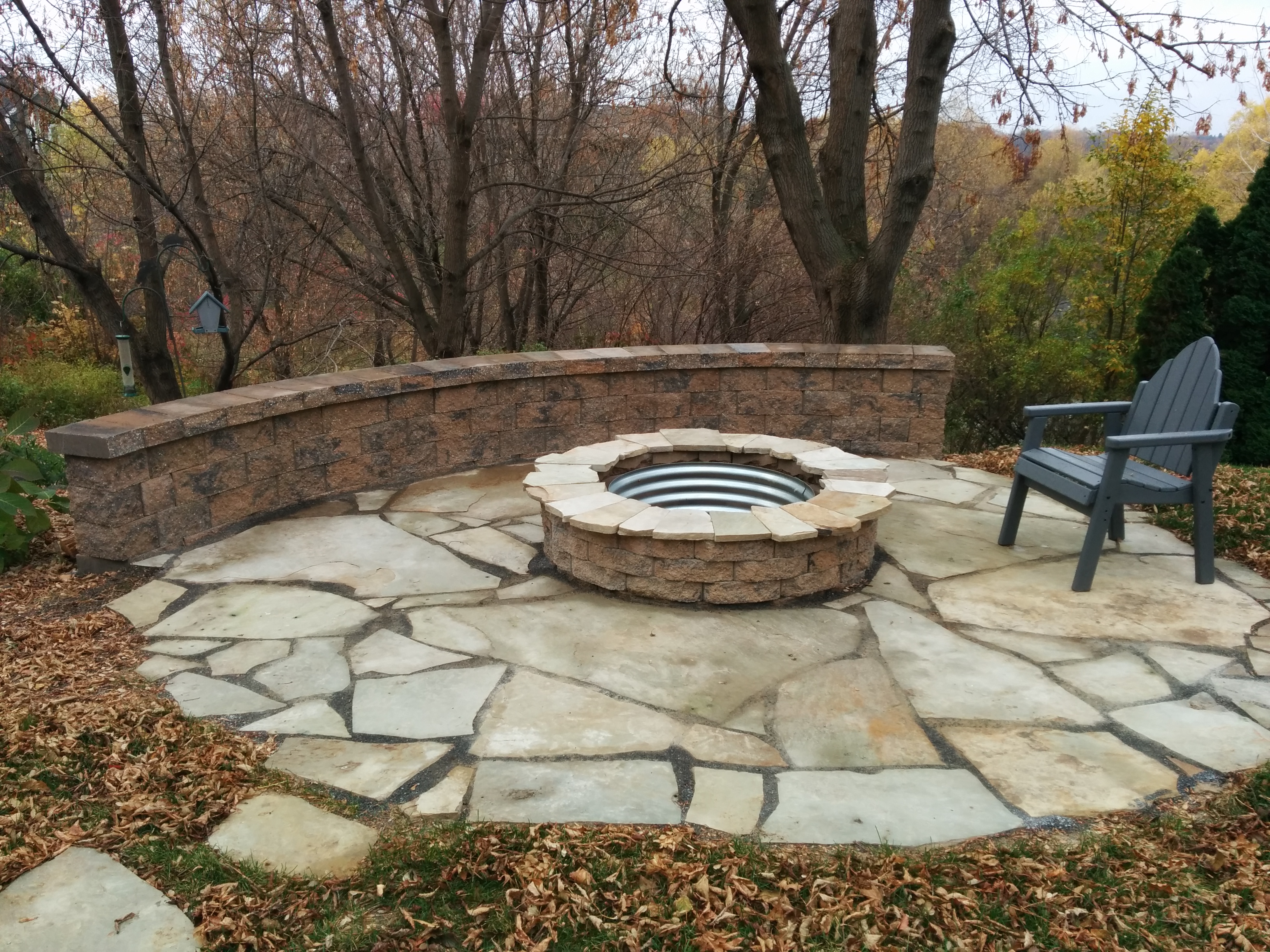Firepit Flagstone Patio Sitting, Retaining Wall Fire Pit Area